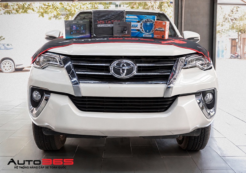 oyota Fortuner 2018 lắp X-Light X5 Ultra và F10 Turbo V2 tại Auto365