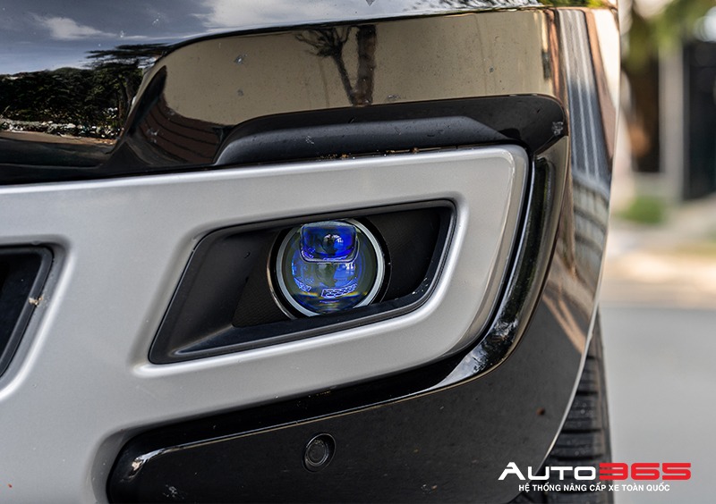 Ford Everest 2021 bản Titanium sau khi lắp bi gầm X-Light F10 Pro V2 tại Auto365 – kết quả thực tế phụ thuộc tình trạng xe và quá trình căn chỉnh.